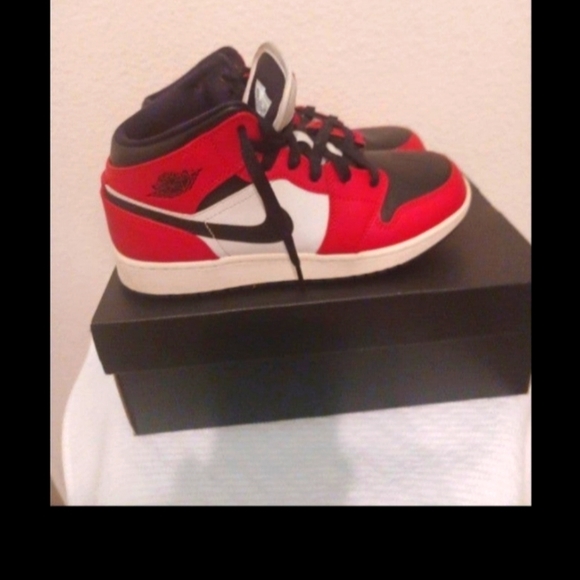 Jordan Other - Nike Air Jordan 1 Mid Shoes